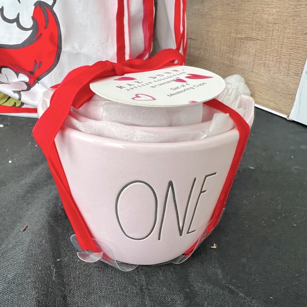 NWT Rae Dunn Valentine’s Day measuring cups with heart cut out.